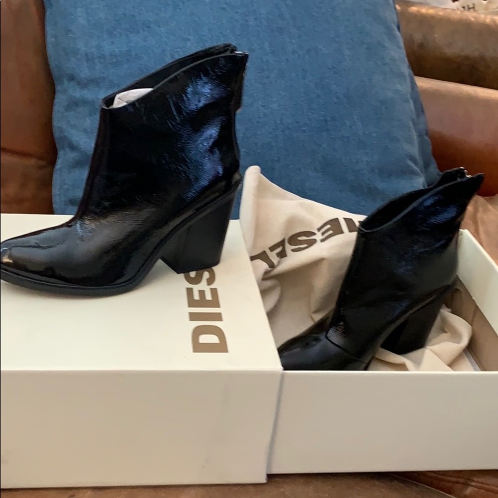 NWT sz 10 diesel zip patterned leather bootie heel